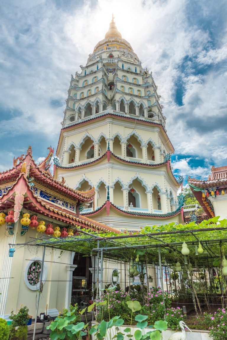 Kek Lok Si Temple - Pagoda from the bottom